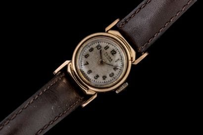 FLORA. Ladies’ watch with a yellow gold case...