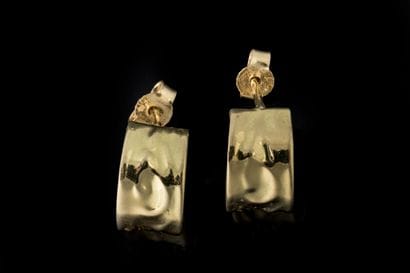 Paire de boucles d’oreilles demi créoles...