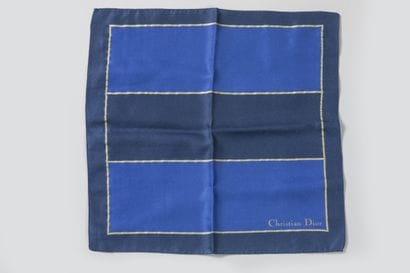 CHRISTIAN DIOR 
Foulard carré de poche en...