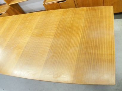 TRAVAIL DES ANNEES 60/70
Importante table...