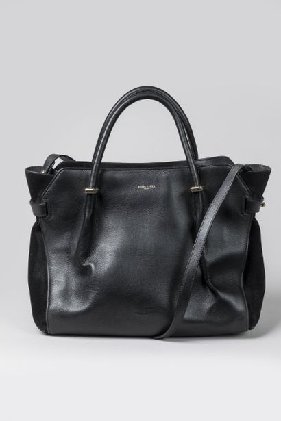NINA RICCI
Sac en cuir noir 
(usures)