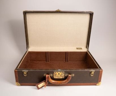 LOUIS VUITTON 
Valise de voyage rigide en...