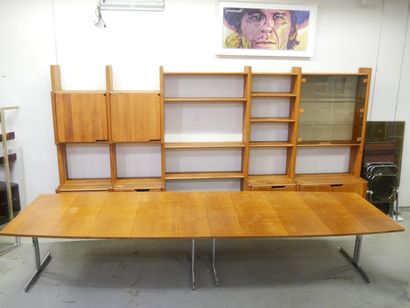 TRAVAIL DES ANNEES 60/70
Importante table...