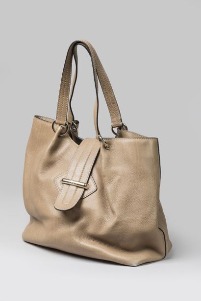 TOD’S
Beau Sac en cuir beige, 
très bon état...