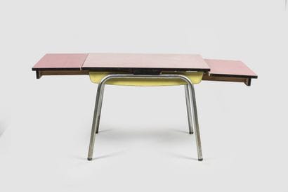 Cuisine en formica jaune et rouge : buffet,...