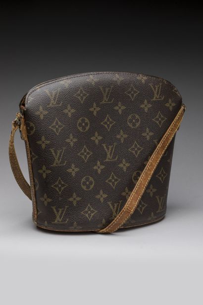 VUITTON Maroquinier
Sac bandoulière modèle...