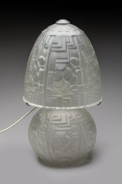 * TRAVAIL DE STYLE ART DECO 
Lampe champignon.
La...