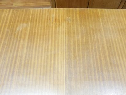 TRAVAIL DES ANNEES 60/70
Importante table...