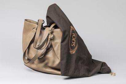 TOD’S
Beau Sac en cuir beige, 
très bon état...