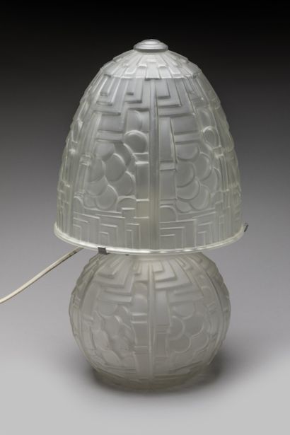 * TRAVAIL DE STYLE ART DECO 
Lampe champignon.
La...