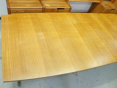 TRAVAIL DES ANNEES 60/70
Importante table...