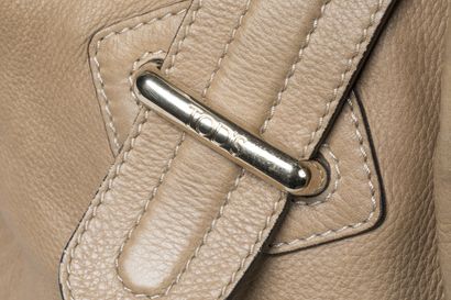 TOD’S
Beau Sac en cuir beige, 
très bon état...