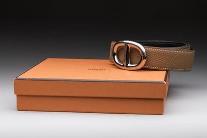 HERMES
Ceinture sur cuir réversible couleur...