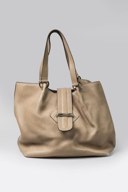 TOD’S
Beau Sac en cuir beige, 
très bon état...
