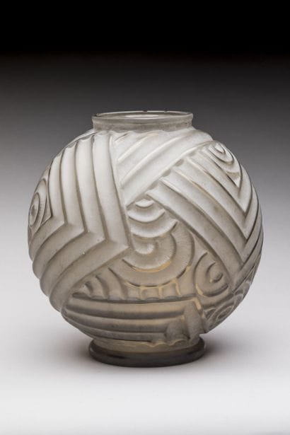 * PIERRE DAVESN 
« Motifs géométriques »
Vase...