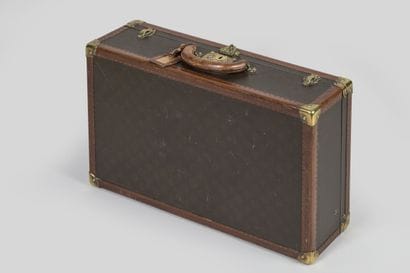 LOUIS VUITTON 
Valise de voyage rigide en...