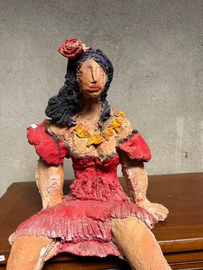 Sculpture en terre peinte, femme assise
Haut....