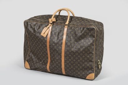 LOUIS VUITTON
Valise Sirius 70 en toile monogram,...
