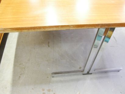 TRAVAIL DES ANNEES 60/70
Importante table...