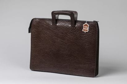 MAISON P. FABRE
Porte-documents en cuir marron
31...