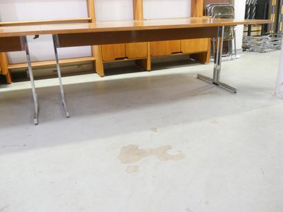 TRAVAIL DES ANNEES 60/70
Importante table...