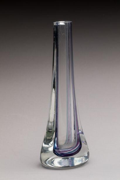 TRAVAIL DE MURANO
Vase soliflore de forme...