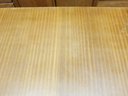 TRAVAIL DES ANNEES 60/70
Importante table...