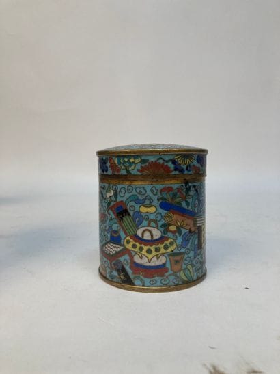 CHINA - 19th century
Cylindrical box made...