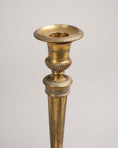 Paire de flambeaux au carquois en bronze...