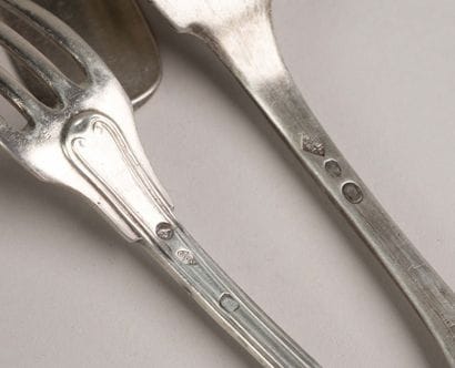 Silver cutlery set:
- 1 set of 2 monogrammed...