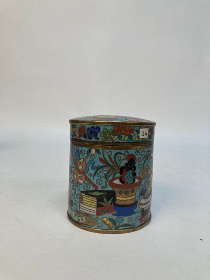 CHINA - 19th century
Cylindrical box made...