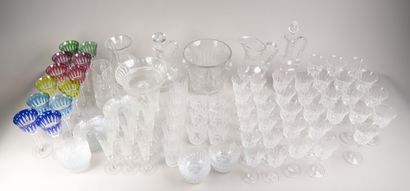 Service de verres et à dessert en cristal...