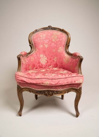 Bergère d’enfant à dossier cabriolet en bois...