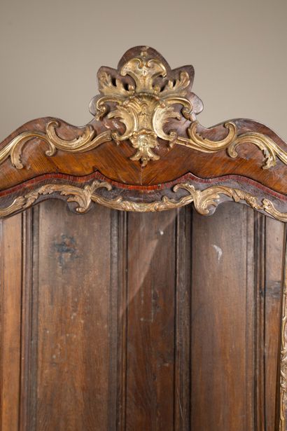 Curved display cabinet in rosewood veneer,...