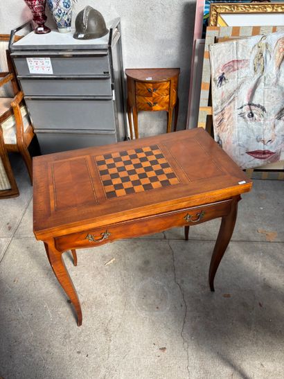 Table à jeu à damier
74 x 41 x 74 cm