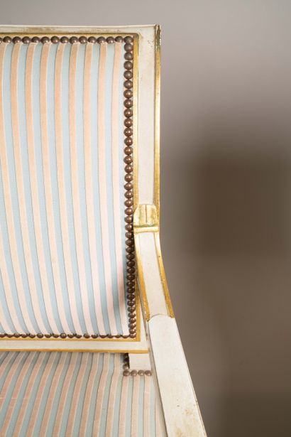 Paire de fauteuils à dossier plat à enroulement...