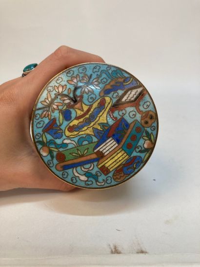 CHINA - 19th century
Cylindrical box made...