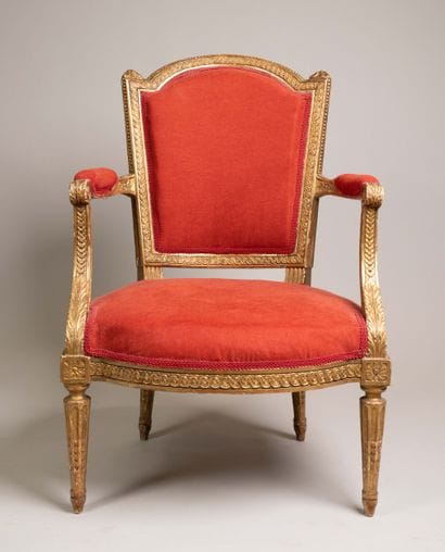 Armchair with a cabriolet backrest in molded,...