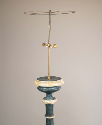 Paire de torchères en bois laqué vert et...