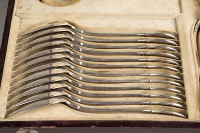 Solid silver cutlery set, featuring a twisted-wire...