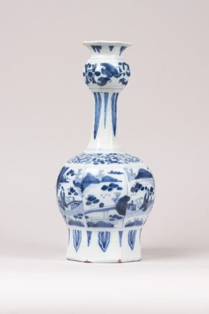 DELFT, 18th century 
Double-bulged earthenware...