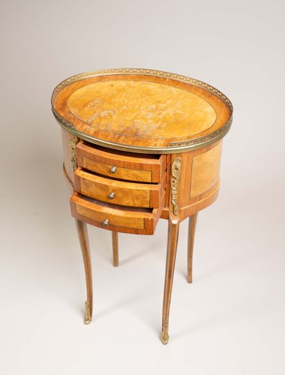 Table chiffonnière en placage de bois Indigènes...