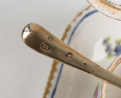 Small porcelain mustard pot. Late 18th century...