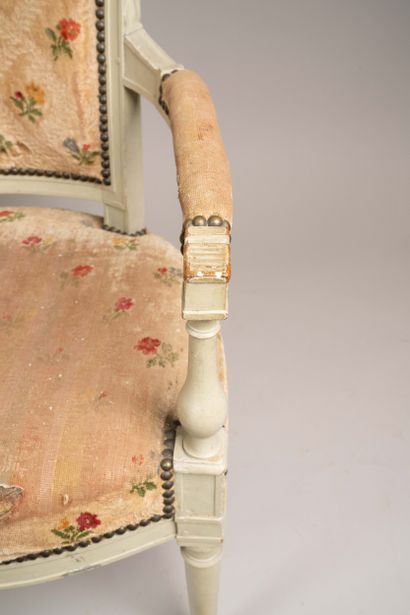 Armchair with a trapezoidal cabriolet backrest...