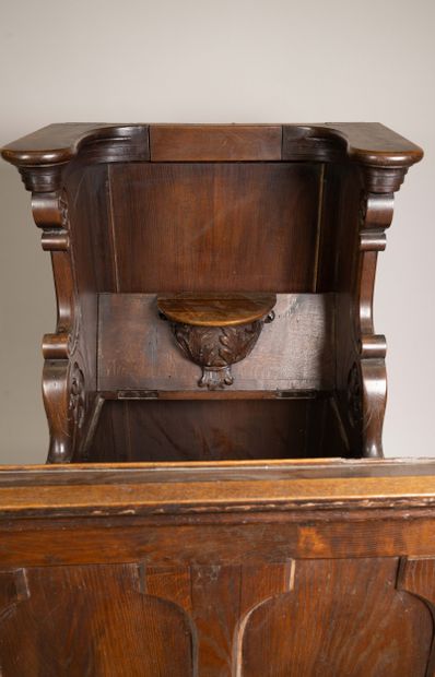 Paire de stalles d’église en chêne mouluré
XIXe...