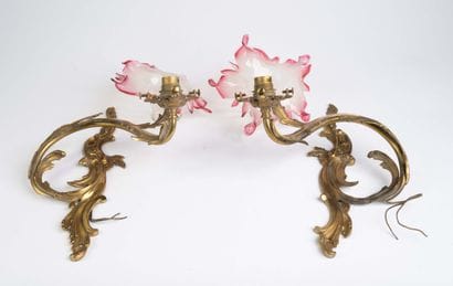 Paire d’appliques à un bras de lumière en...