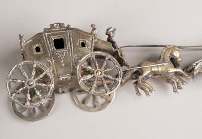 Petit carrosse tiré par 4 chevaux en argent,...