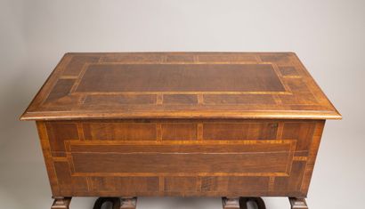 Bureau mazarin en bois de placage toutes...