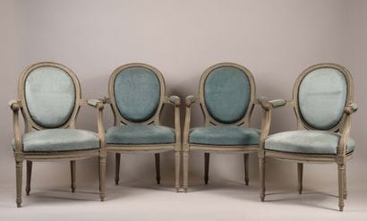 Living room furniture with cabriolet-style...