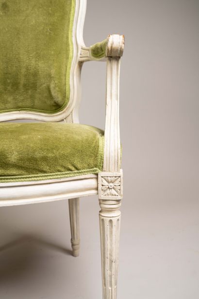 Fauteuil à dossier cabriolet mouvementé en...
